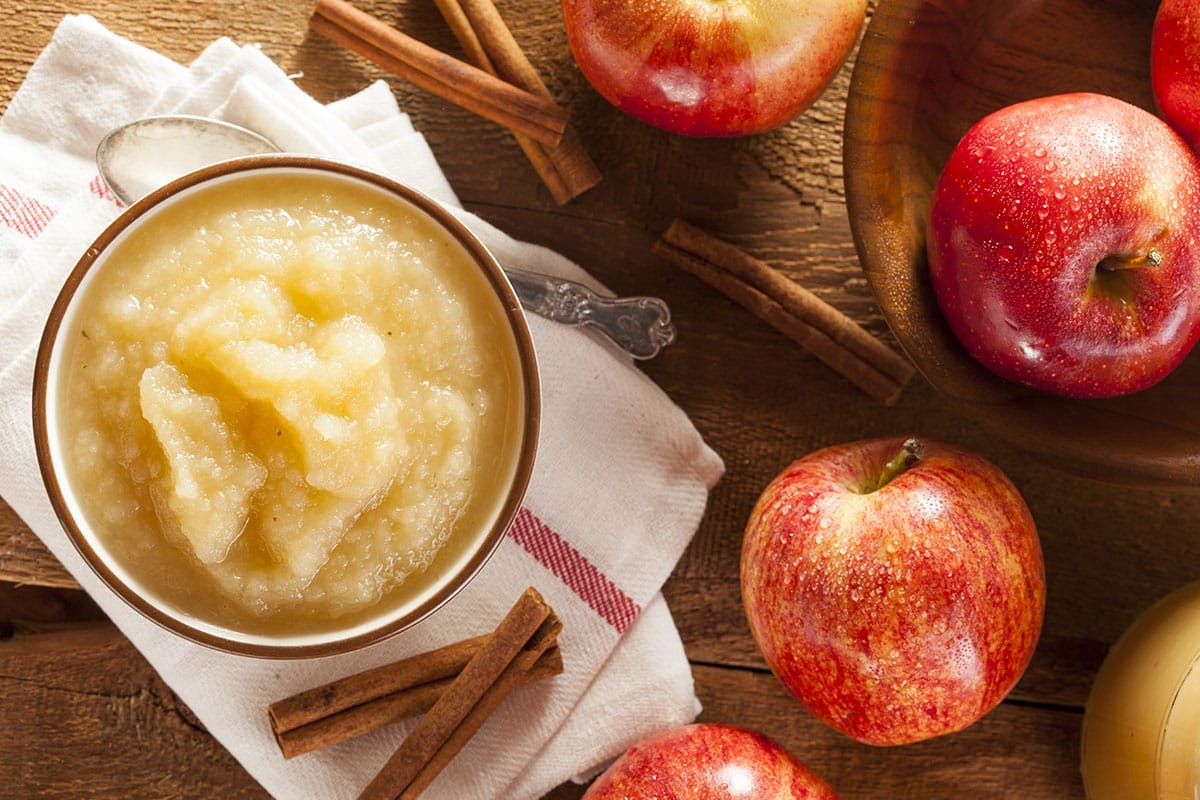 Puis-je manger de la compote de pommes avant une coloscopie ?